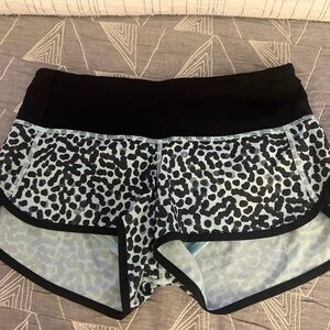 Lulu Lemon Size 4 Hotty Hot - like new